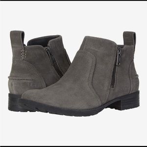 UGG Women's Aureo II Leather Waterproof Boots size 9.5